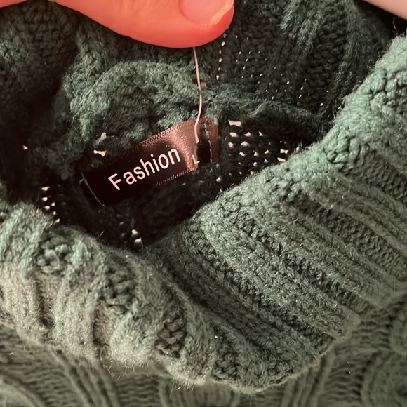 Women’s Green Sweater size Large - Picture 3 of 4